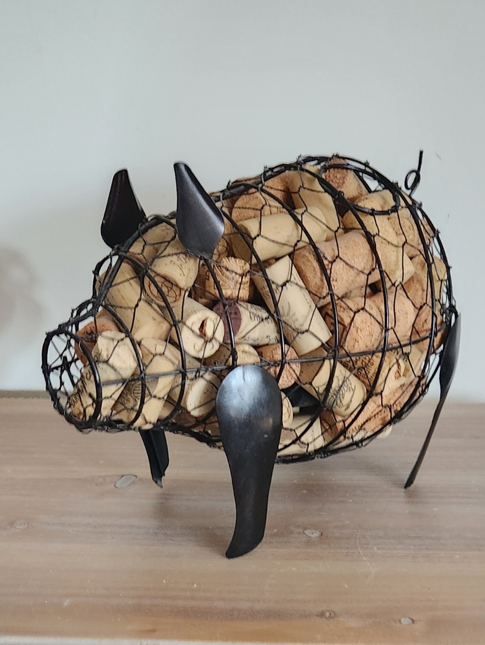 Rustic Wire Pig Cork Holder With Corks🍷 Farmhouse Kitchen Decor, Bar Wine Cage
